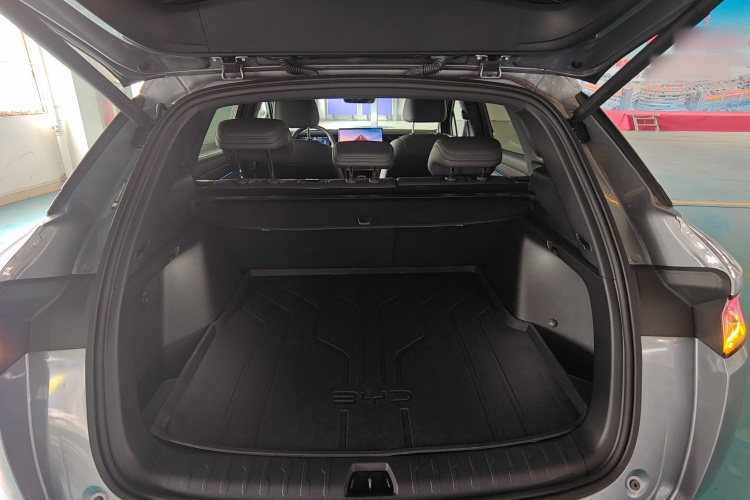 BYD SongL DM-i 2025 car image #19