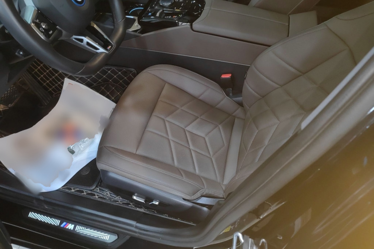 BMW i5 2024 car image #19