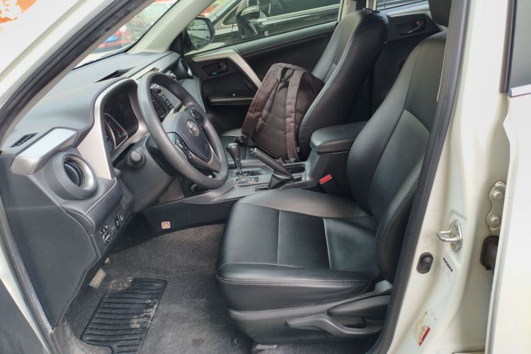 Toyota RAV4 2019 #19 Toyota RAV4 2019 car image #19