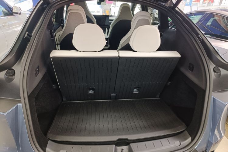 特斯拉 Model Y L 2025 汽车图片 #19