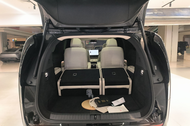 理想汽车 理想MEGA 2025 汽车图片 #19