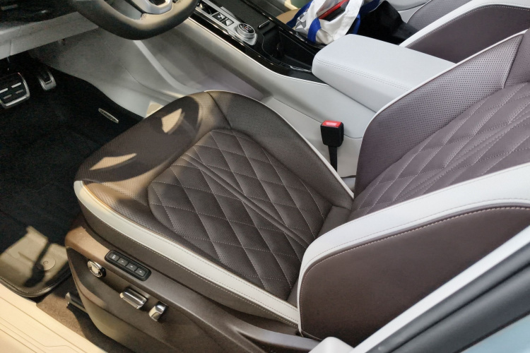 Volkswagen Tavendor 2023 car image #19