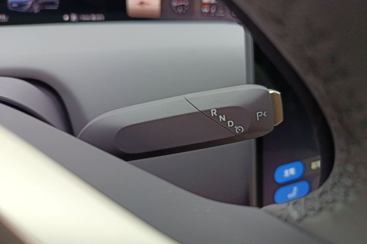 Avatr 12 2024 car image #19