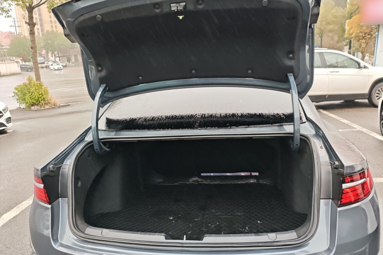 Preface 2023 #19 Preface 2023 immagine di auto #19