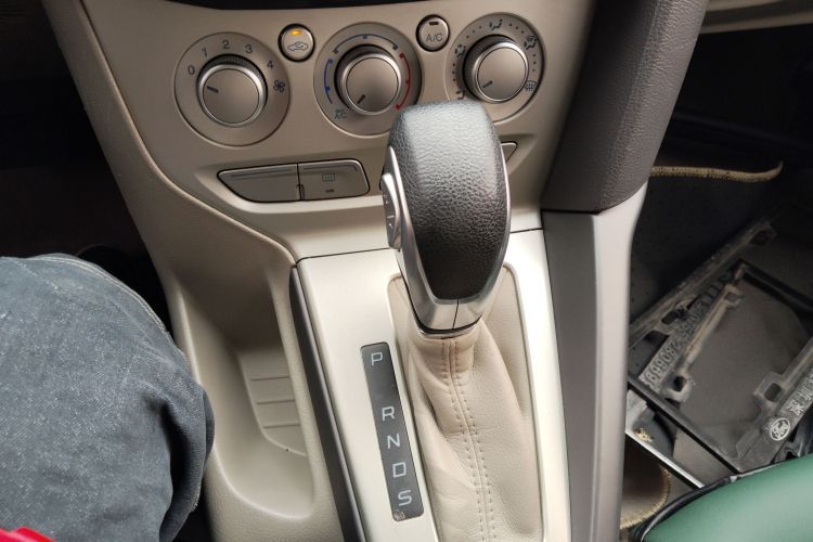 Ford Focus 2015 image de voiture #19