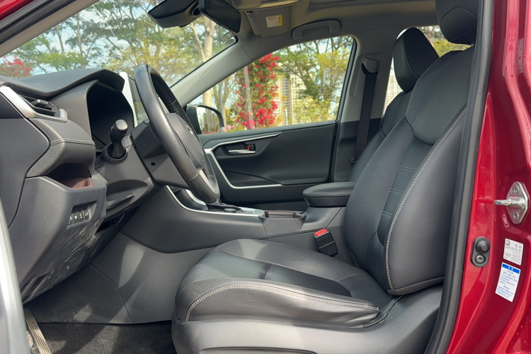 Toyota RAV4 2020 car image #19