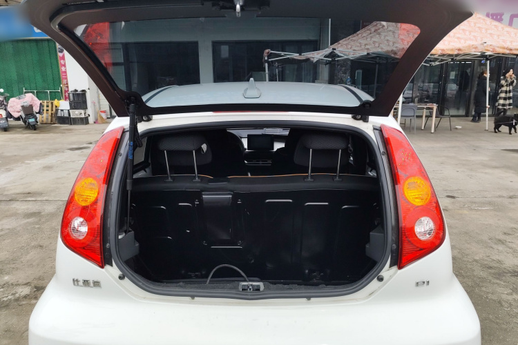 BYD e1 2021 car image #19