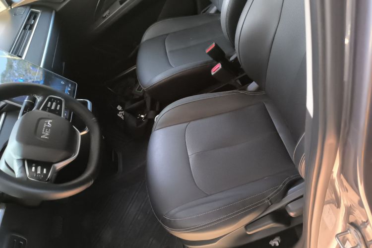 哪吒汽车 哪吒V 2021 汽车图片 #19