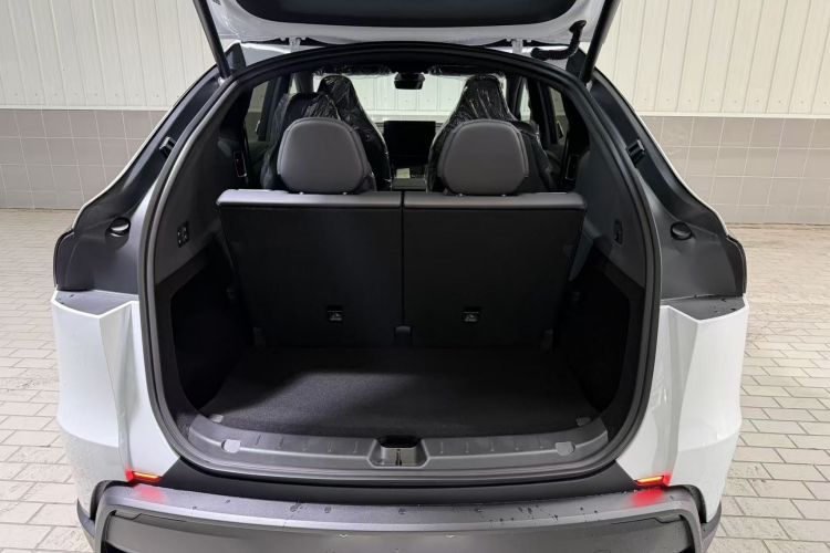 特斯拉 Model Y L 2025 汽车图片 #19