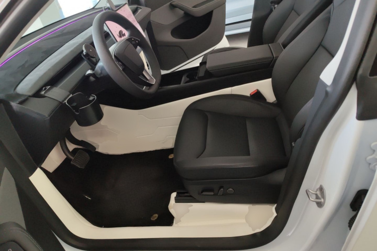 Tesla Model Y 2025 car image #19