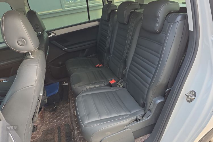 Volkswagen Touran 2018 immagine di auto #19