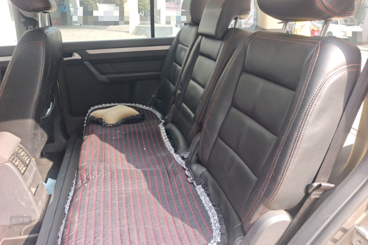 Volkswagen Touran 2015 car image #19