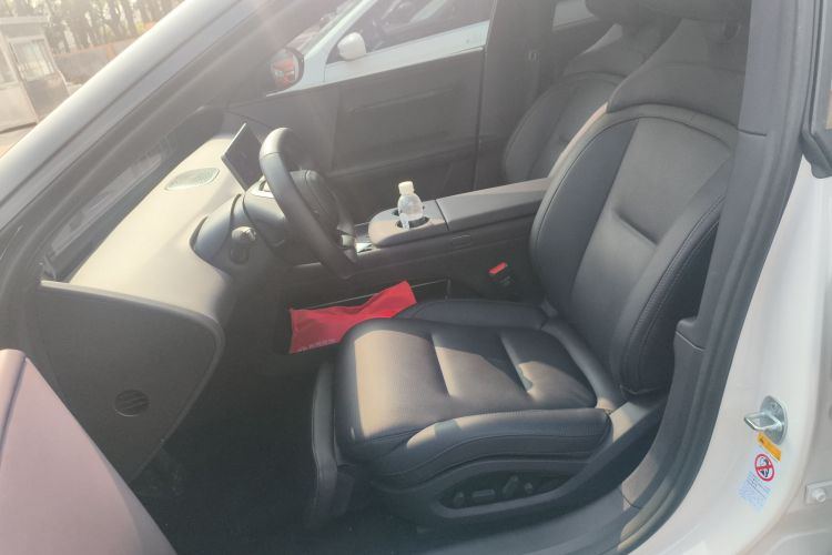 Avatr 06 2025 car image #19