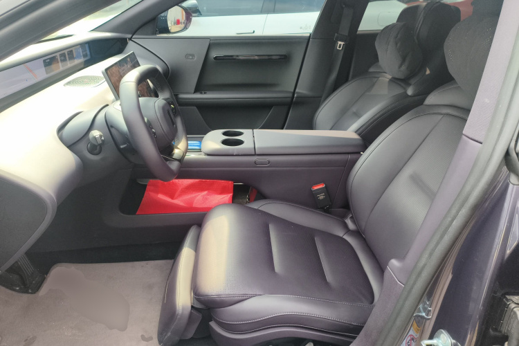 Avatr 06 2025 car image #19