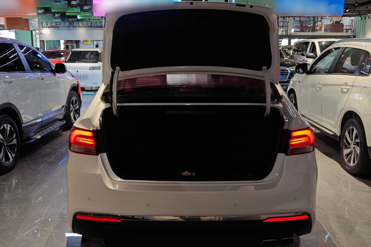 起亚 起亚K4 2017 汽车图片 #19