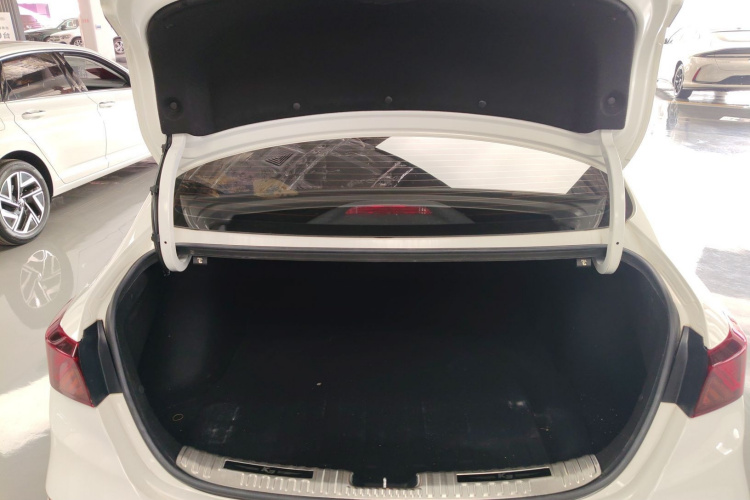Kia K3 2020 car image #19