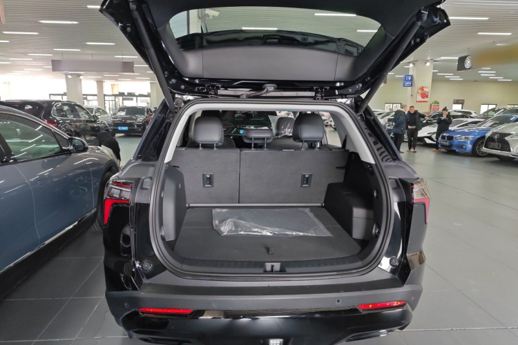 Chevrolet Equinox Plus 2025 car image #19