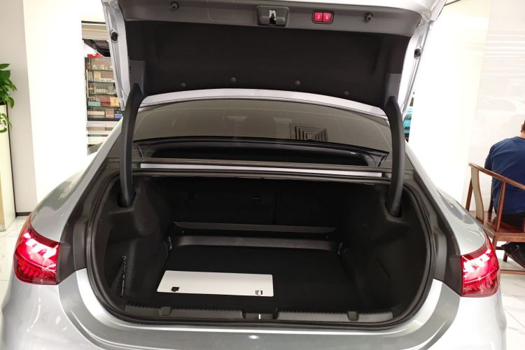 Mercedes-Benz EQE Class 2023 car image #19