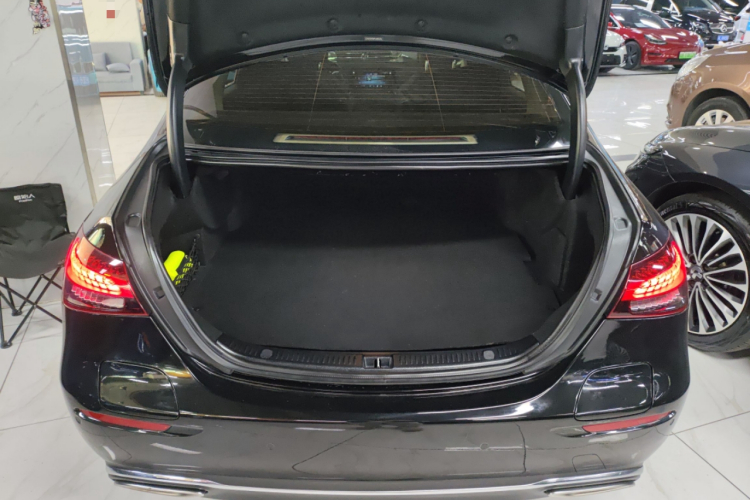 Mercedes-Benz E Class New Energy 2023 car image #19