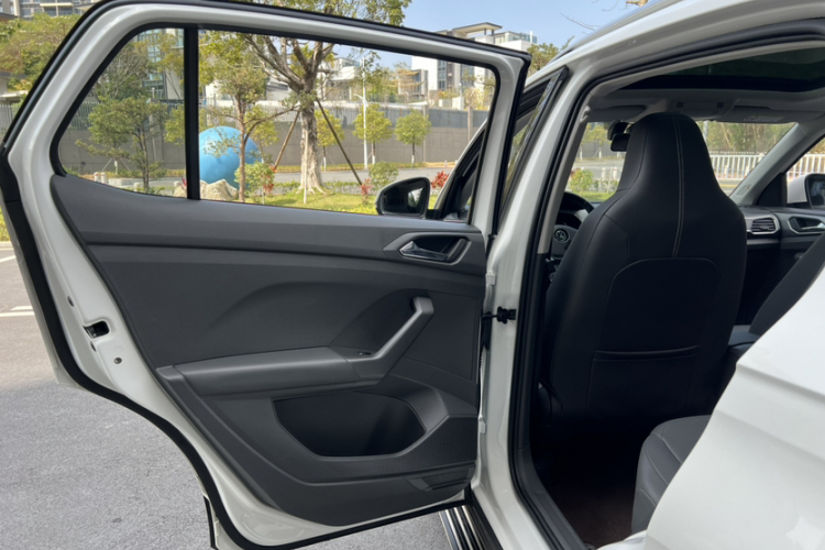 Volkswagen T-Cross 2021 #19 Volkswagen T-Cross 2021 car image #19