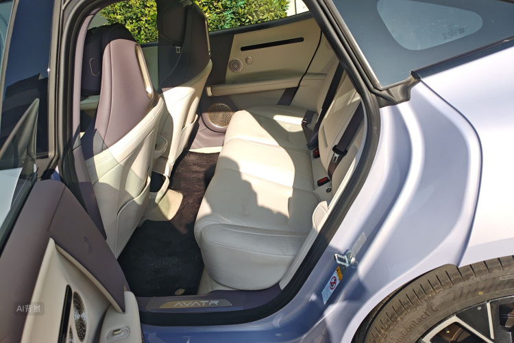 Avatr 12 2025 car image #19