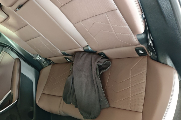 BMW iX1 2025 car image #19