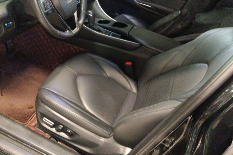 Toyota Avalon 2024 car image #19