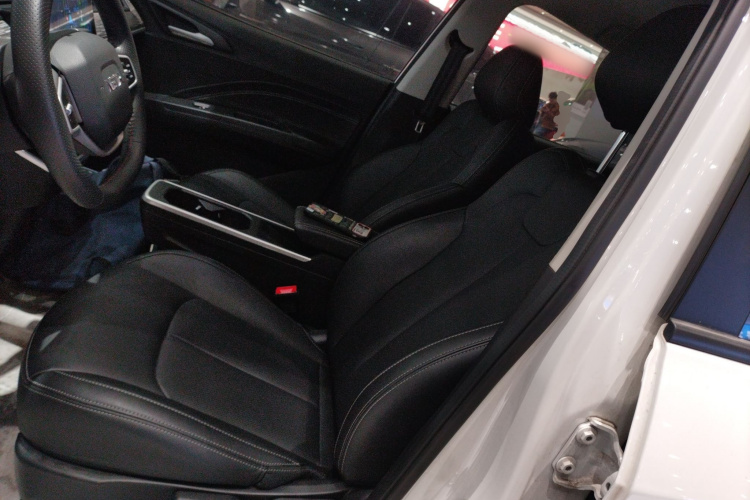 哪吒汽车 哪吒AYA 2023 汽车图片 #19