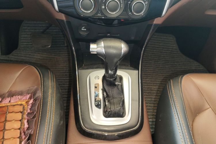 Forthing SX6 2017 car image #19