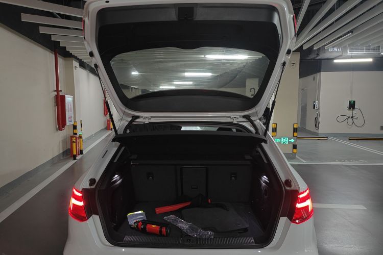 Audi A3 2019 car image #19