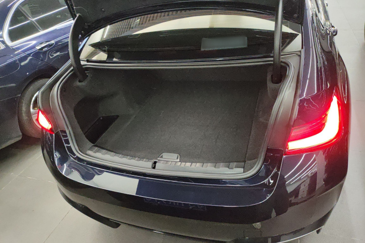 BMW i3 2023 car image #19