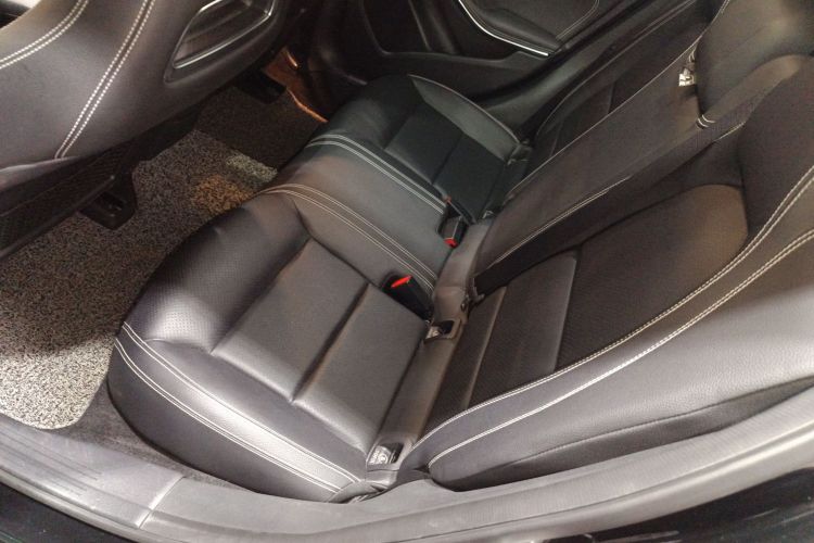 Mercedes-Benz GLA Class 2016 immagine di auto #19