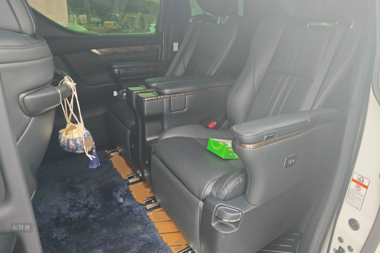 Toyota Vellfire 2020 صورة سيارة #19