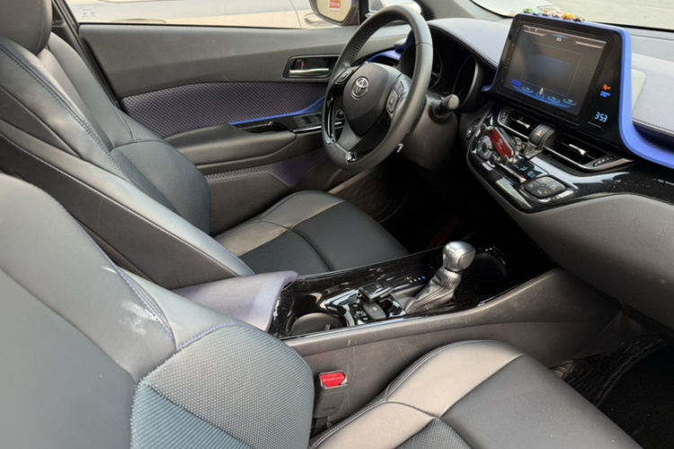 Toyota C-HR 2020 car image #19