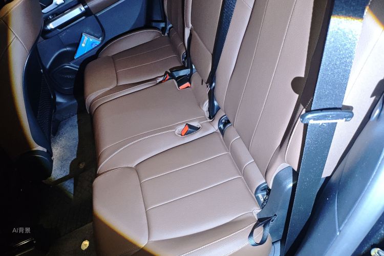 Mercedes-Benz GLB Class 2025 car image #19