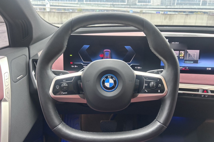 BMW iX 2024 car image #19