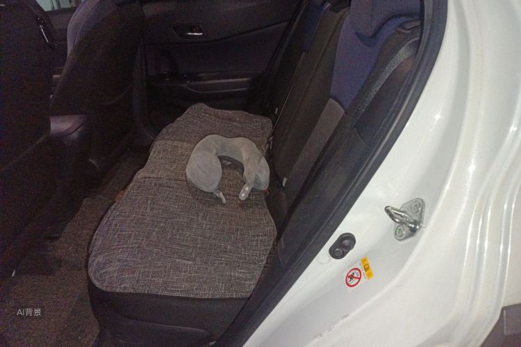 Toyota C-HR 2019 immagine di auto #19