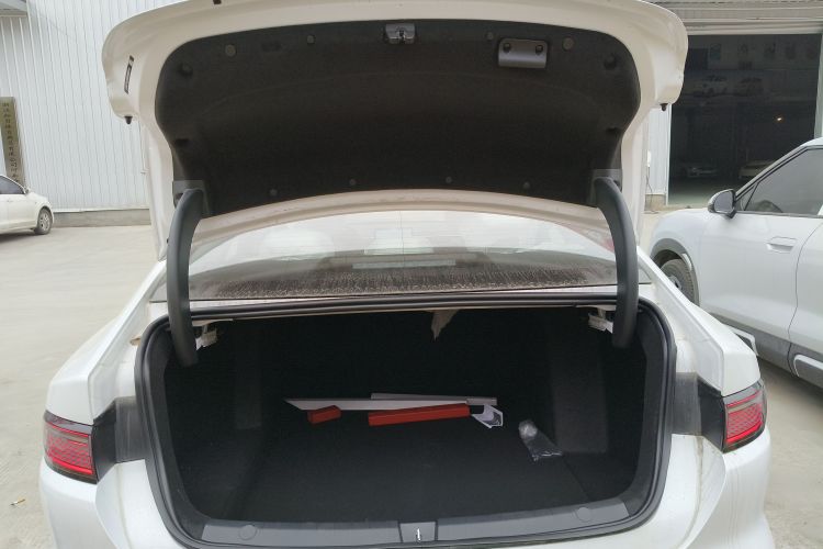 BYD Seal 05 DM-i 2025 immagine di auto #19