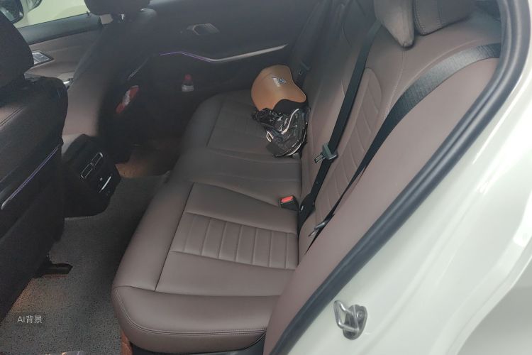 BMW 3 Series 2021 car image #19