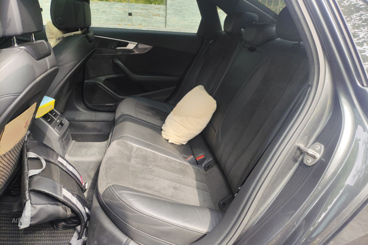 Audi A4L 2021 car image #19