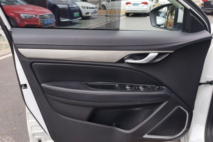 GEELY Emgrand 2020 car image #19