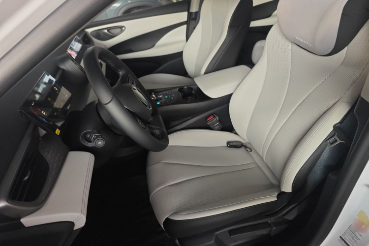 BYD Seal 05 DM-i 2025 car image #19