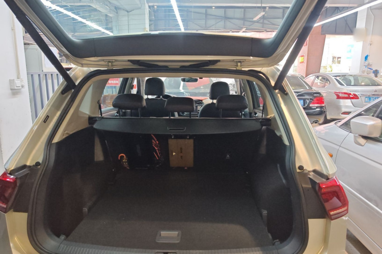 Volkswagen Tiguan L 2018 car image #19