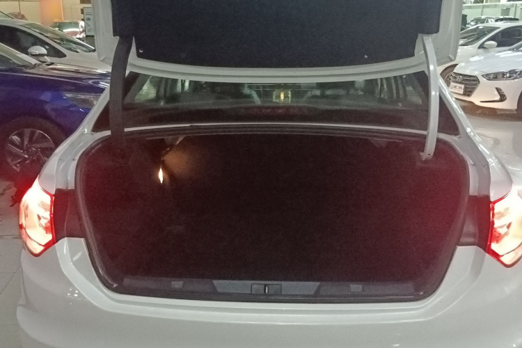 Citroen C4L 2015 car image #19