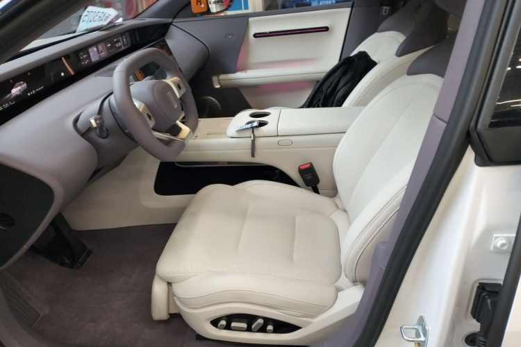 Avatr 06 2025 car image #19