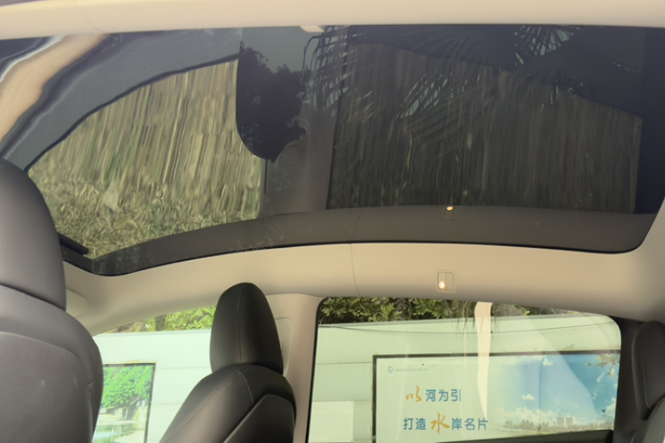Tesla Model Y 2023 car image #19