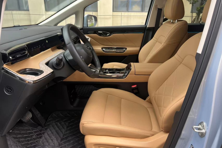 GAC Trumpchi E8 New Energy 2024 car image #19