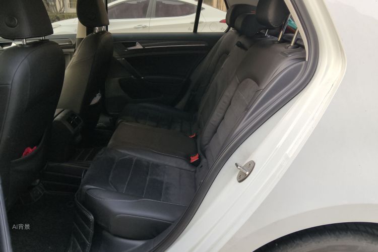 Volkswagen Golf 2019 car image #19