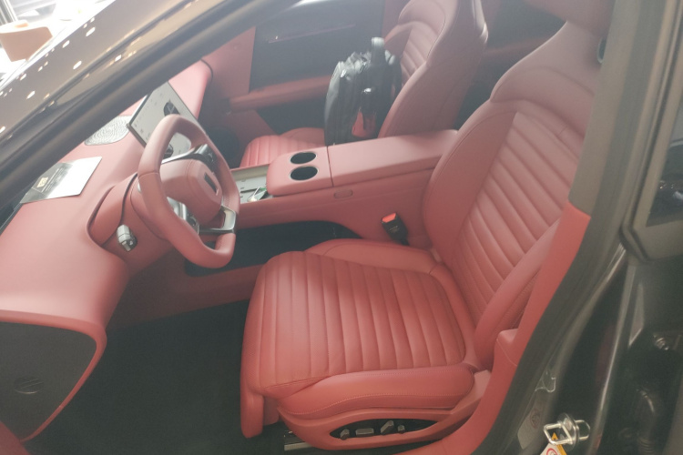 Avatr 06 2025 car image #19