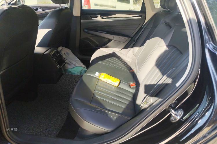 Volkswagen Passat 2022 immagine di auto #19